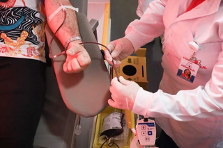 Em homenagem a quem partiu, campanha incentiva doação de sangue em cemitério Em homenagem a quem partiu, campanha incentiva doação de sangue em cemitério