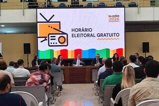 Rádio e TV encerram propaganda eleitoral hoje, mas campanha na rua continua Rádio e TV encerram propaganda eleitoral hoje, mas campanha na rua continua