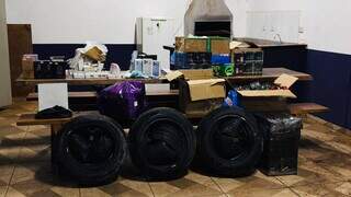 Fuga em zigue-zague termina com carga de medicamentos e 14 iPhones apreendidos