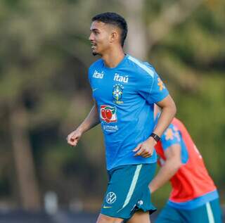 Zagueiro de MS treina entre titulares e pode ser novidade em amistoso da Seleção Zagueiro de MS treina entre titulares e pode ser novidade em amistoso da Seleção