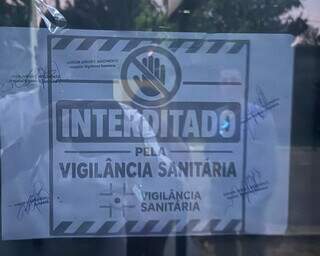 Falso dentista &eacute; preso colocando lentes de contato em sal&atilde;o de beleza