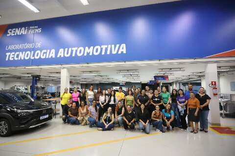 Curso de mec&acirc;nica atrai mulheres que querem entender o pr&oacute;prio carro
