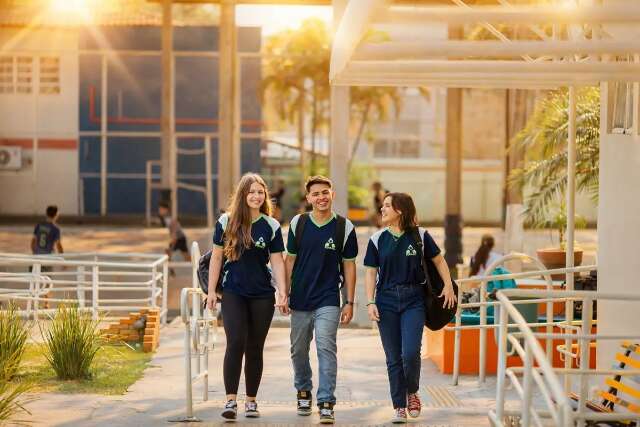FUNLEC une ensino, tecnologia e formação humana em cinco colégios