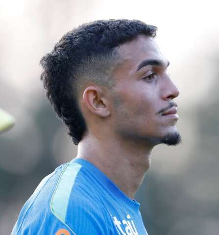 Zagueiro de MS treina entre titulares e pode ser novidade em amistoso da Sele&ccedil;&atilde;o