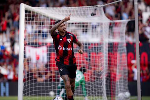 Atl&eacute;tico-GO vence Am&eacute;rica-MG e chega a 6 triunfos em 8 rodadas