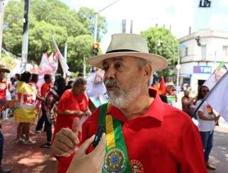 No último dia, militantes apostam na conversa para conquistar indecisos No último dia, militantes apostam na conversa para conquistar indecisos