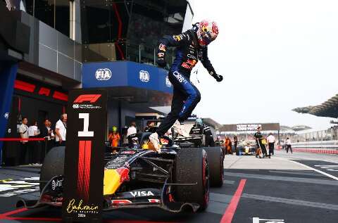 Verstappen vence corrida ca&oacute;tica, e Antonelli amplia vantagem na lideran&ccedil;a
