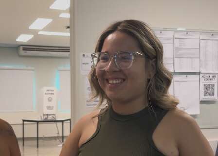 Nem casamento tira fam&iacute;lia das urnas e Ana, aos 16, estreia no voto