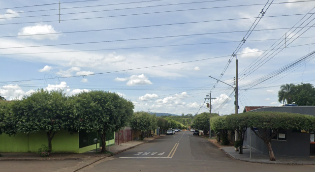 Motocicleta bate em muro e jovem morre ao ser arremessado contra &aacute;rvore