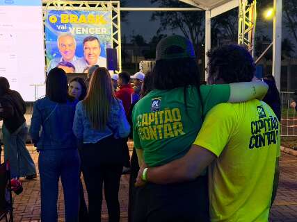 Eleitores esperam Riedel, Azambuja e Contar para festa em comit&ecirc;