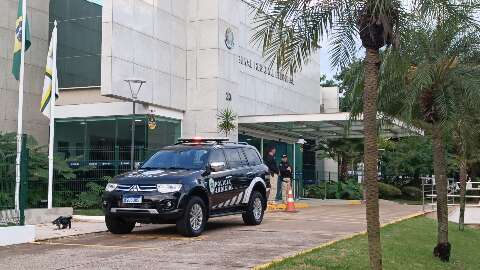 Antes das urnas abrirem, auditores iniciam rotina de fiscaliza&ccedil;&atilde;o no TRE