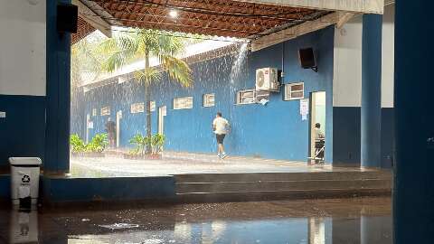 Chuva, apag&otilde;es e falhas em urnas marcam vota&ccedil;&atilde;o em MS