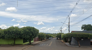 Motocicleta bate em muro e jovem morre ao ser arremessado contra árvore Motocicleta bate em muro e jovem morre ao ser arremessado contra árvore