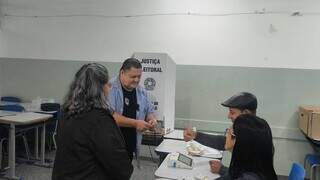 Jeferson vota em Dourados e admite que chance de vitória “não é muito grande” Jeferson vota em Dourados e admite que chance de vitória “não é muito grande”