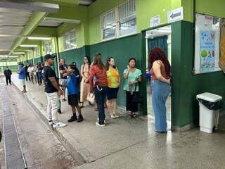 Bermuda, chinelo e boné estão liberados no dia da votação Bermuda, chinelo e boné estão liberados no dia da votação