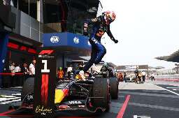 Verstappen vence corrida ca&oacute;tica, e Antonelli amplia vantagem na lideran&ccedil;a