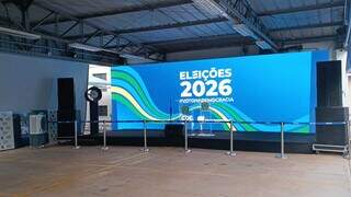 Antes das urnas abrirem, auditores iniciam rotina de fiscaliza&ccedil;&atilde;o no TRE