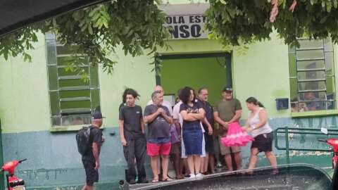 Chuva n&atilde;o impede movimenta&ccedil;&atilde;o de eleitores em Tr&ecirc;s Lagoas