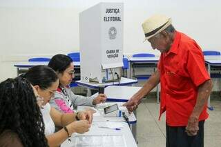 De 1 a quase 9 minutos, cada eleitor vai votando ao seu tempo 