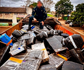 Carreta com 2,5 toneladas de maconha é descoberta em meio à carga de couro Carreta com 2,5 toneladas de maconha é descoberta em meio à carga de couro