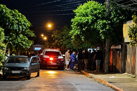 Homem &eacute; morto com 3 tiros em rua de bairro residencial