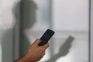 Celular desliga por horas e comerciante descobre transfer&ecirc;ncias n&atilde;o autorizadas