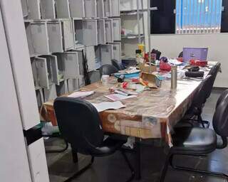 Moradores denunciam invasão à escola e voltam a reclamar do Centro POP Moradores denunciam invasão à escola e voltam a reclamar do Centro POP