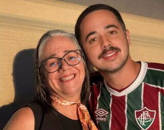 A dor da morte trágica do filho virou arte nas mãos de Rosineide 