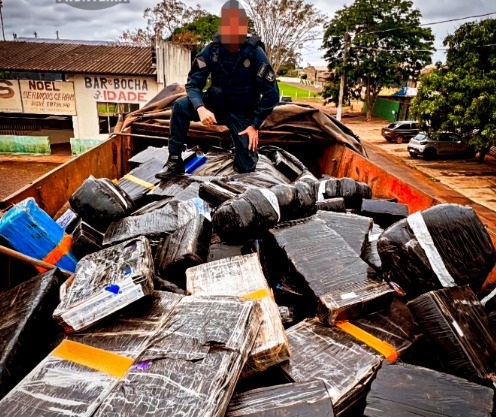 Carreta com 2,5 toneladas de maconha é descoberta em meio à carga de couro