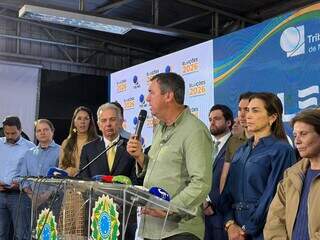 Primeiro dia ap&oacute;s vit&oacute;ria, Riedel concede entrevistas e tem agenda de governo