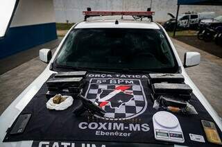 Grupo é preso com arma, munições e maconha guardada em congelador em Coxim Grupo é preso com arma, munições e maconha guardada em congelador em Coxim