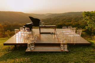 Casamento em mirante teve piano, pôr do sol e 10 convidados Casamento em mirante teve piano, pôr do sol e 10 convidados