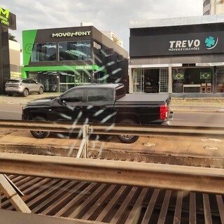 Virou moda? S10 &eacute; flagrada estacionada no meio de canteiro na Mato Grosso