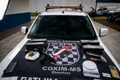Grupo &eacute; preso com arma, muni&ccedil;&otilde;es e maconha guardada em congelador em Coxim