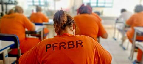 Em MS, 4,3 mil detentos fazem provas para concluir estudos em pres&iacute;dios 