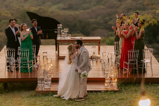 Casamento em mirante teve piano, pôr do sol e 10 convidados Casamento em mirante teve piano, pôr do sol e 10 convidados