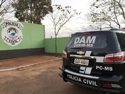 Homem &eacute; preso ao ser encontrado em casa com menina de 13 anos que faltou &agrave; aula