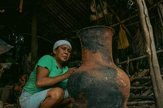 Encontro reúne artistas Kadiwéu, Macuxi e Wai Wai em Mato Grosso do Sul Encontro reúne artistas Kadiwéu, Macuxi e Wai Wai em Mato Grosso do Sul