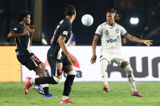 Campeonato Brasileiro volta com rodada cheia e tr&ecirc;s duelos de peso