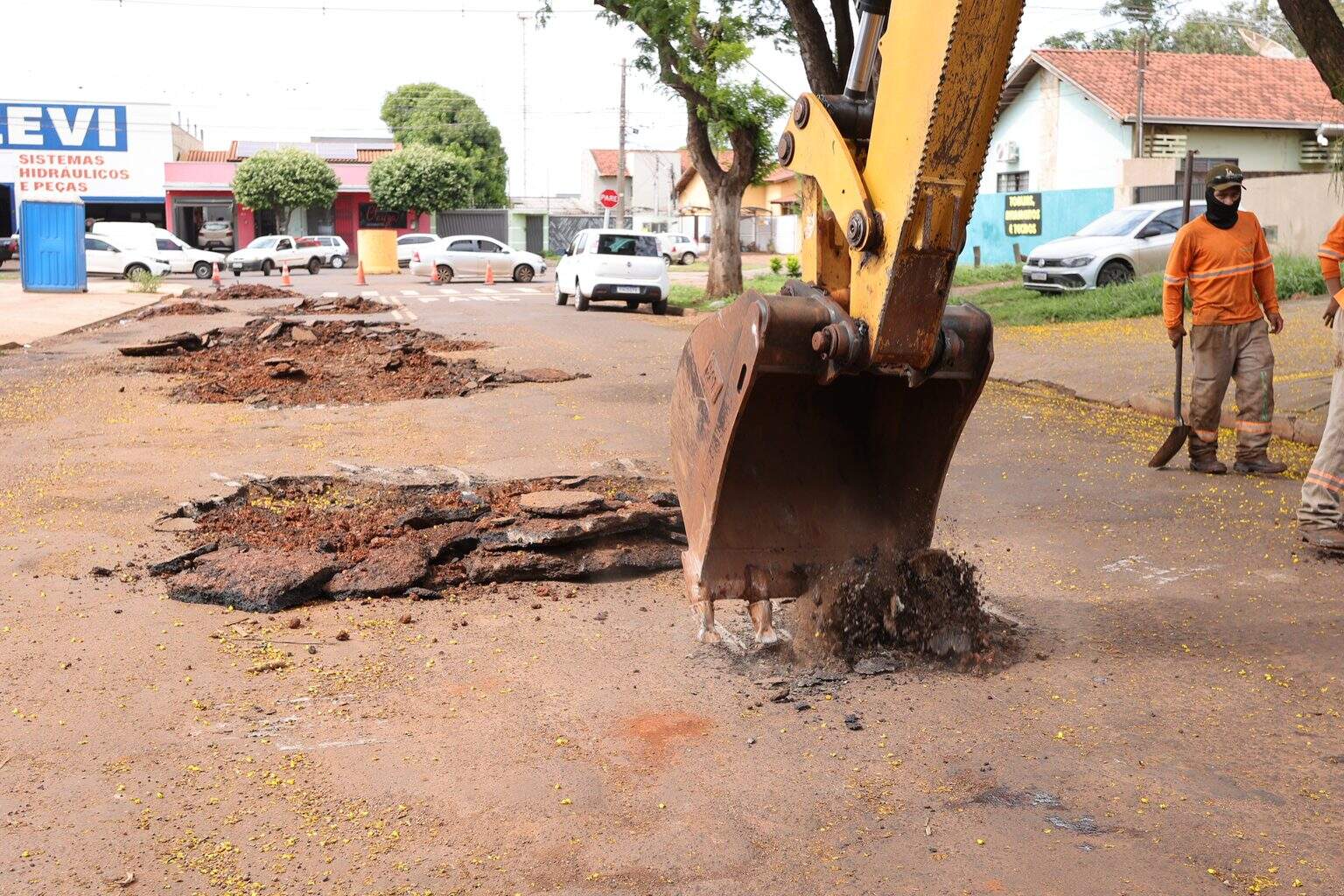 Após chuva acima da média, prefeitura recupera ruas antes de novos temporais