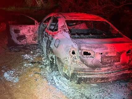Corpo carbonizado &eacute; encontrado em carro queimado na fronteira