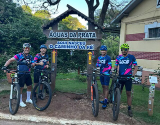 Ap&oacute;s filho vencer infec&ccedil;&atilde;o grave, pai pedala 320 km para pagar promessa