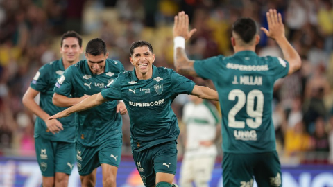 Savarino encerra jejum com tr&ecirc;s gols em goleada do Fluminense