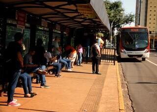 Sem tempo de qualidade, passageiros deixam horas da vida no transporte p&uacute;blico
