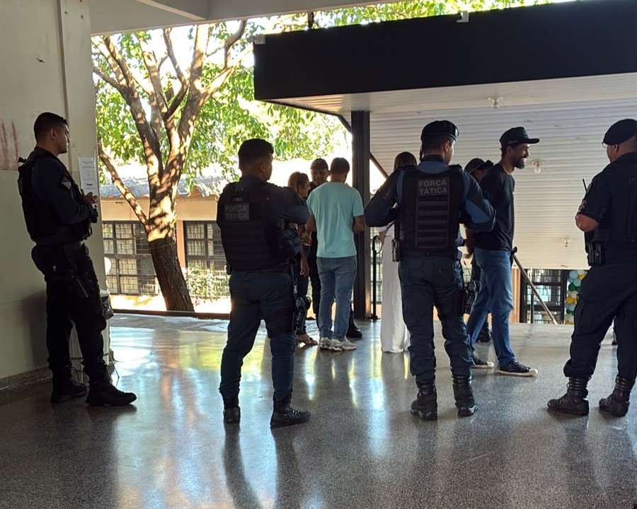Vereador leva Polícia Militar à UEMS atrás de “banner do Lula” criado por IA