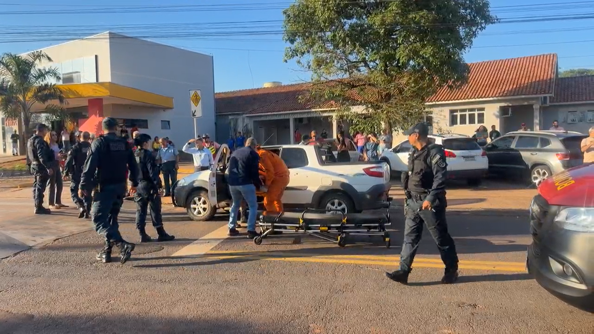 Professor é preso ao atirar em advogado durante apreensão de carro