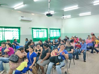 Mães protestam contra transporte escolar precário após roda de ônibus se soltar Mães protestam contra transporte escolar precário após roda de ônibus se soltar