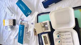 Fiscalização encontra tirzepatida paraguaia e botox suspeito em clínica Fiscalização encontra tirzepatida paraguaia e botox suspeito em clínica
