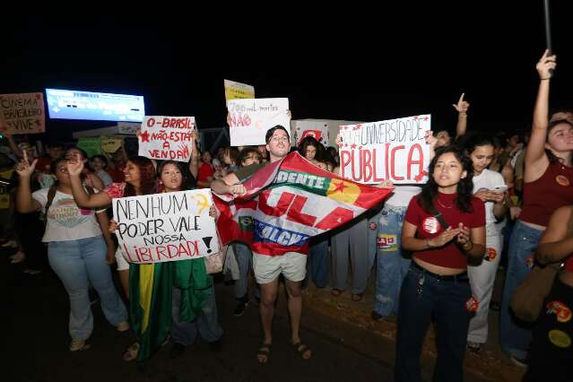 &ldquo;Ol&ecirc;, ol&ecirc;, ol&ecirc;, ol&aacute;!&rdquo;: estudantes lotam gin&aacute;sio em apoio a Lula na UFMS