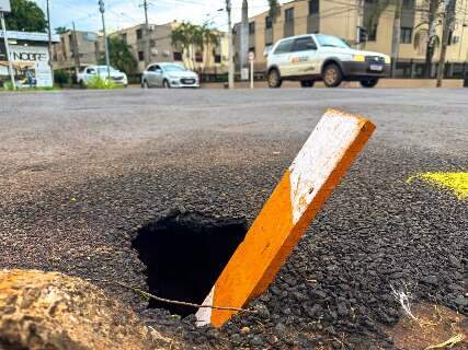 Pela 4&ordf; vez, buraco volta a surgir em cruzamento da Joaquim Murtinho
